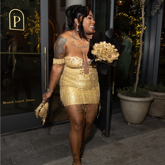 Gold glitter dress .Size large.worn only once.Corset back.Stretchy bottom - Picture 2 of 3